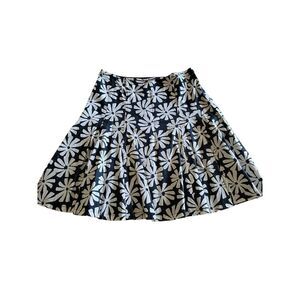 New York and Company skirt‎  flared size 6